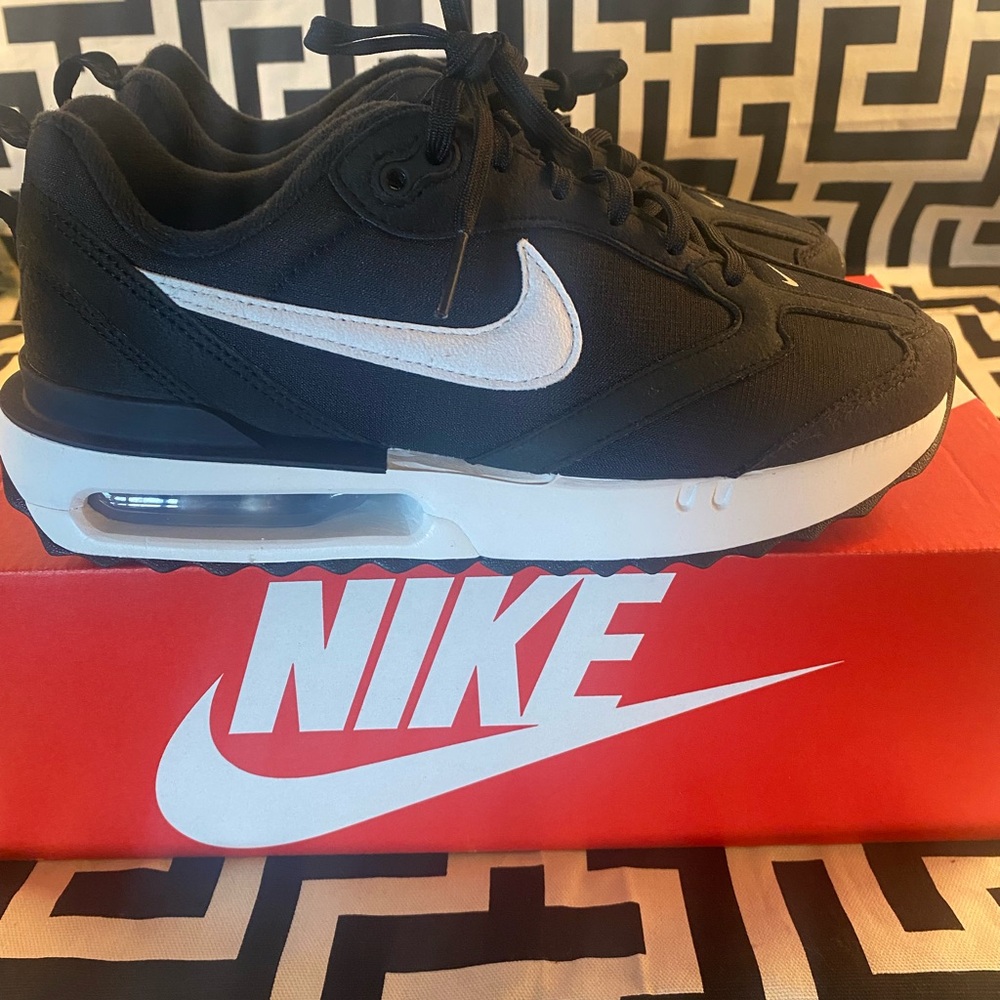 Nike Air Max Dawn Women’s running shoes. Size 6.5. Brand new with box.